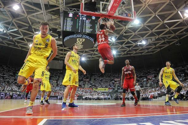 以更充沛的 以更充沛的